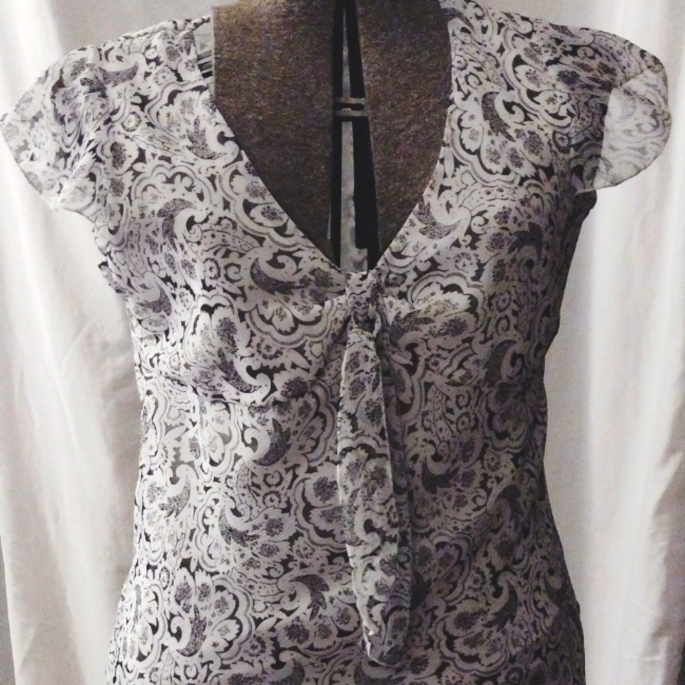 Tailor B. Moss L Black Paisley  Blouse